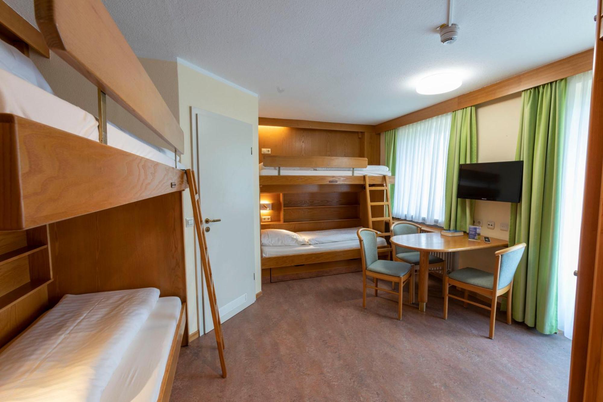 Haus Chiemgau - Kolping-Familienhotel Тайзендорф Экстерьер фото