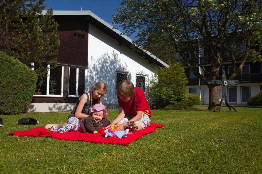 Haus Chiemgau - Kolping-Familienhotel Тайзендорф Экстерьер фото